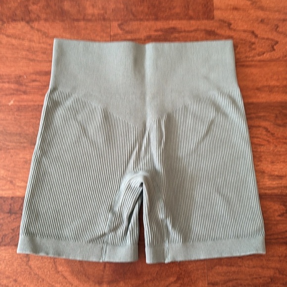 ✨ Ribbed High-Waisted Seamless Bike Shorts — Blue-Green — Size M ✨ - Picture 3 of 3